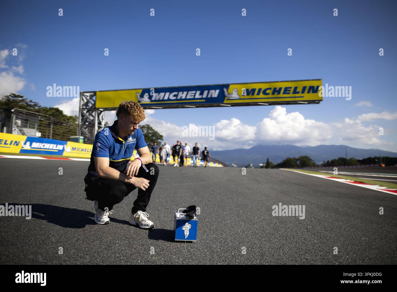IPA88935230 - Michelin, trackside engineer, ingenieur de piste ...