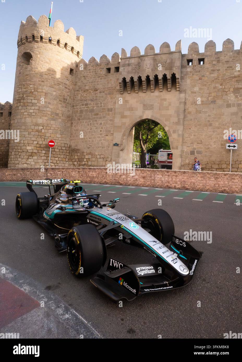 George Russell takes Baku pole as Kimi Antonelli crashes in qualifying George Russell takes Baku pole as Kimi Antonelli crashes in qualifying