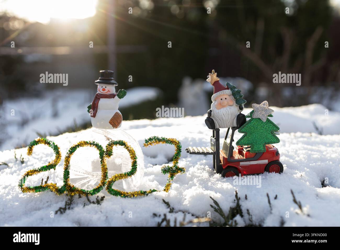 Snowman 2027 new year hi-res stock photography and images - Alamy