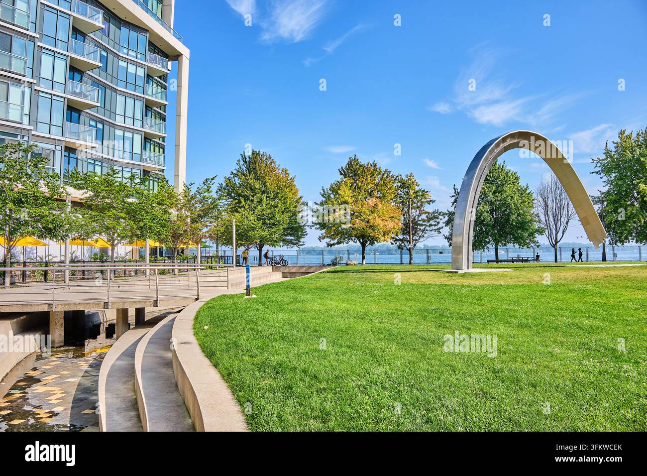 Outdoor concrete plaza hi-res stock photography and images - Alamy