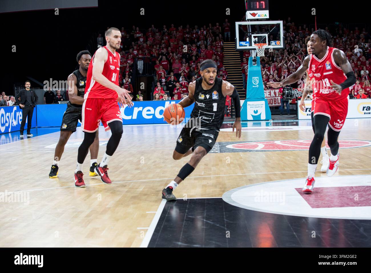 MHP RIESEN Ludwigsburg Edge Out Bamberg Baskets in 103-96 BBL Thriller MHP RIESEN Ludwigsburg Edge Out Bamberg Baskets in 103-96 BBL Thriller