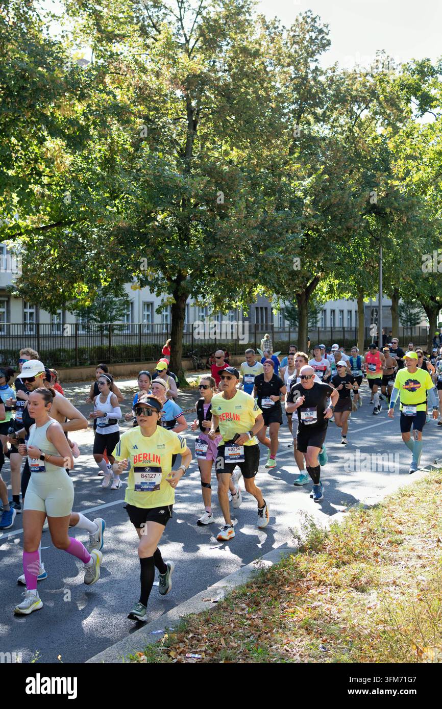 Berlin,27.09.2026, 52.BMW BERLIN-MARATHON,Impressionen vom Kilometer 31 ...