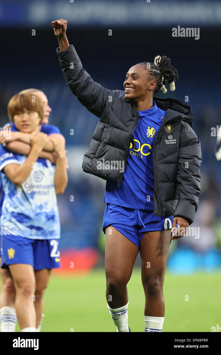 Chelsea vs Arsenal WSL Derby: Malard and Putellas Clash at Stamford Bridge Chelsea vs Arsenal WSL Derby: Malard and Putellas Clash at Stamford Bridge