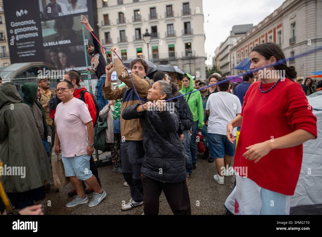 Design Ropes Icon Pro-housing activists tie ropes during the housing encampment in Madrid ...