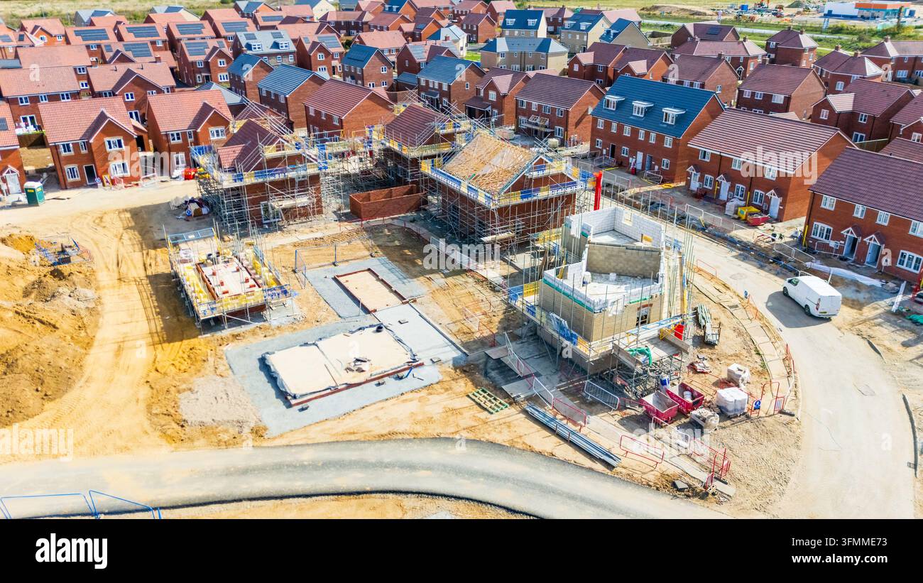 An oblique aerial view of a new housing site showing completed and part complete houses Stock Photo