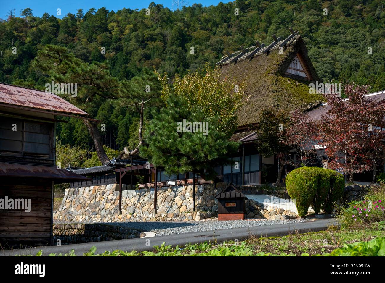 Traditional japanese house wall hi-res stock photography and
