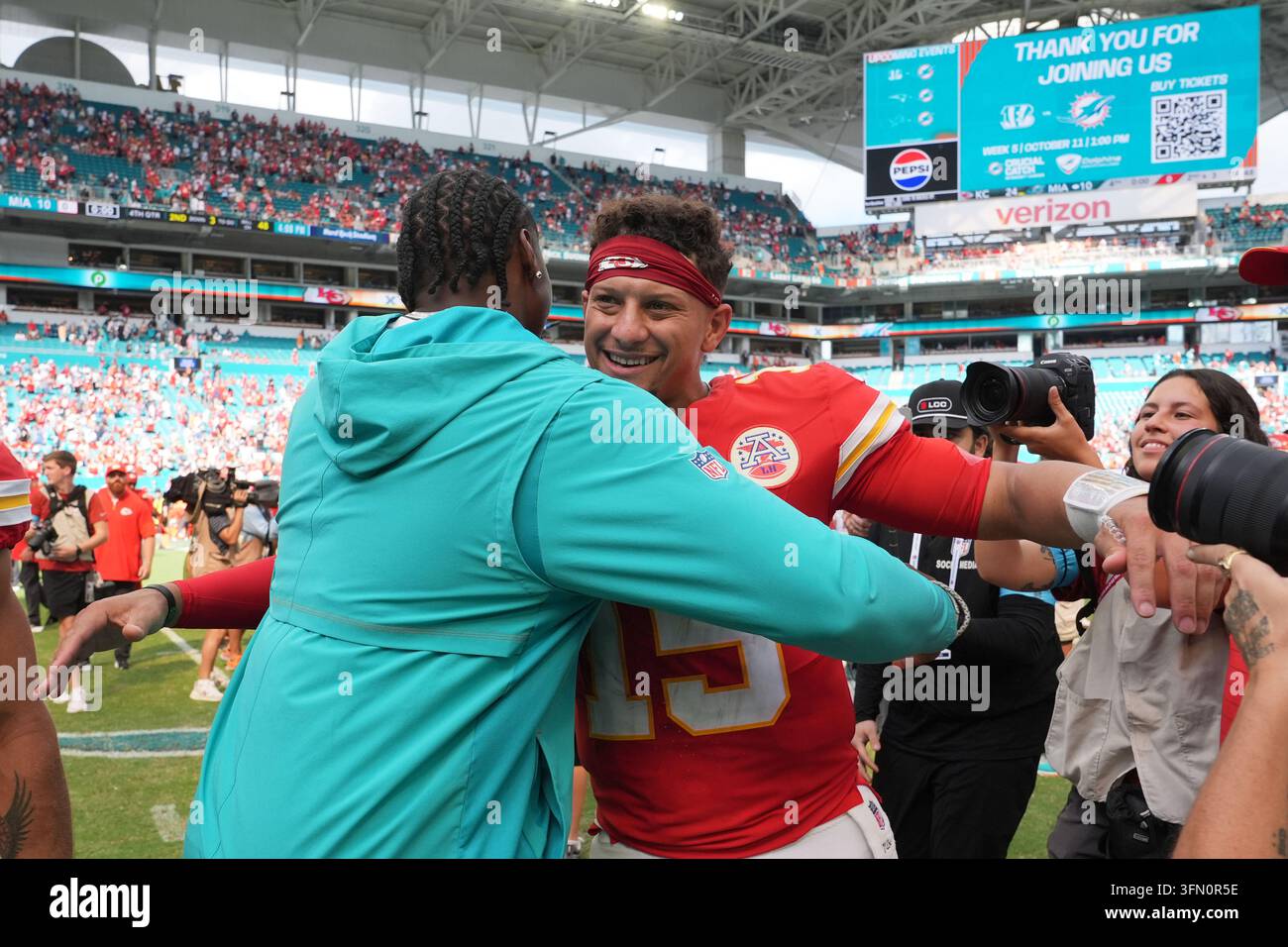 Team Hug Vector Kansas City Chiefs quarterback Patrick Mahomes hugs a Miami Dolphins ...