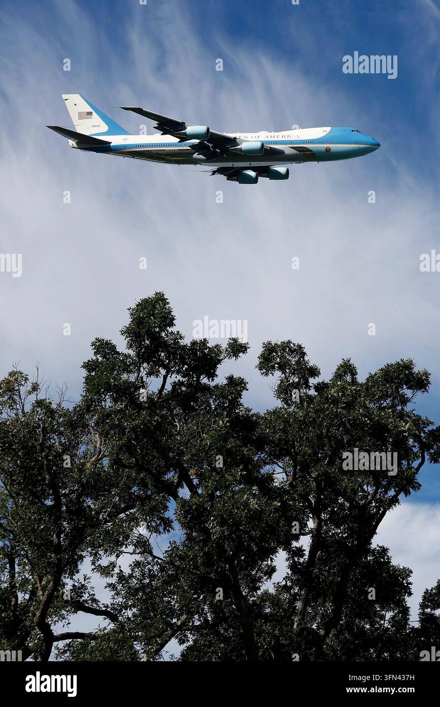 MEDINAH, IL - SEPTEMBER 27: Air Force One flies over the Sunday singles ...