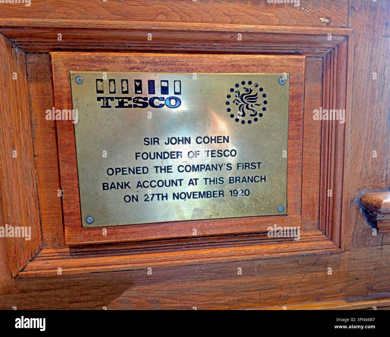 Plaque marking Tesco founder Sir Jack Cohen's first bank account at the former Midland Bank branch in Hackney, now Gail's. Stock Photo