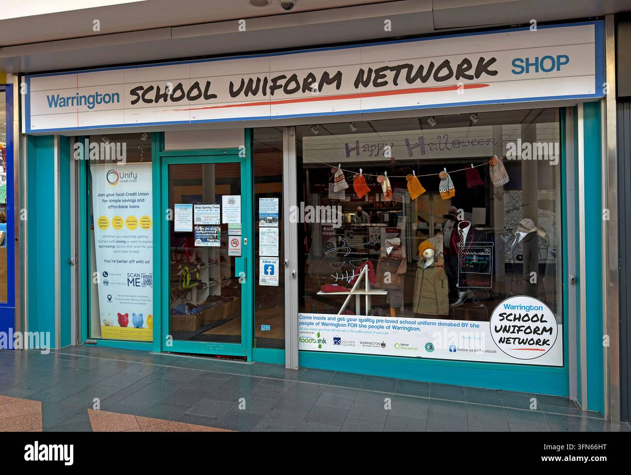 Unify Credit Union and Warrington School Uniform Network shop in Golden Square, supporting families with school costs. Stock Photo