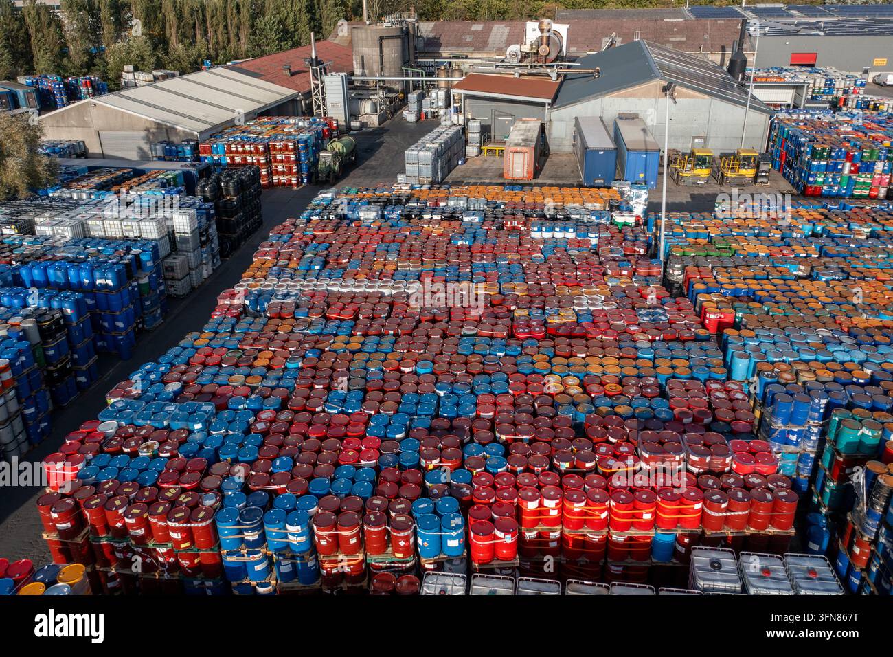 Large Warehouse Vector Large industrial warehouse filled rows hi-res stock photography and ...