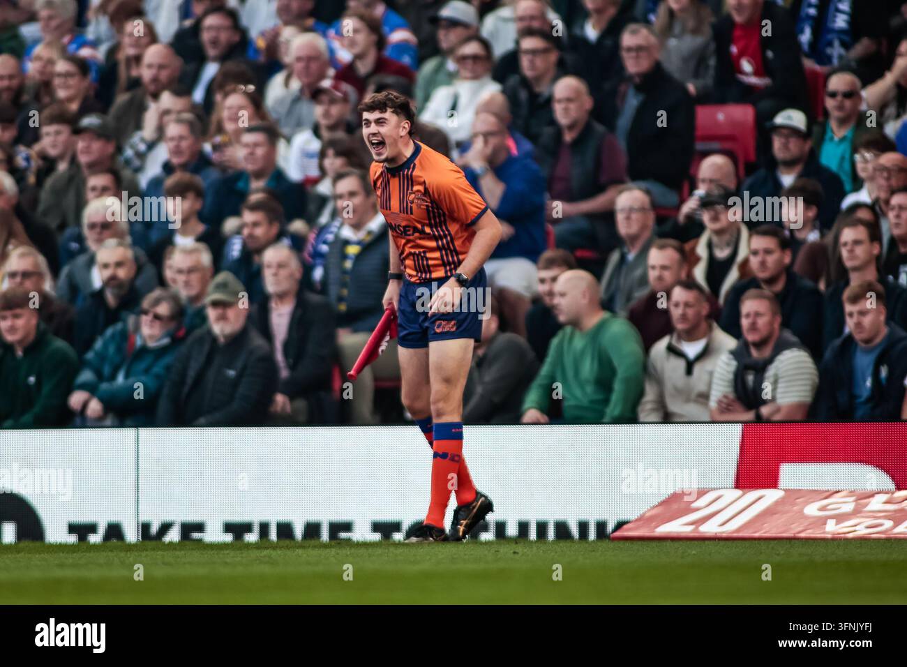 Touch Judge Matty Lynn during the BetFred Super League Grand Final ...