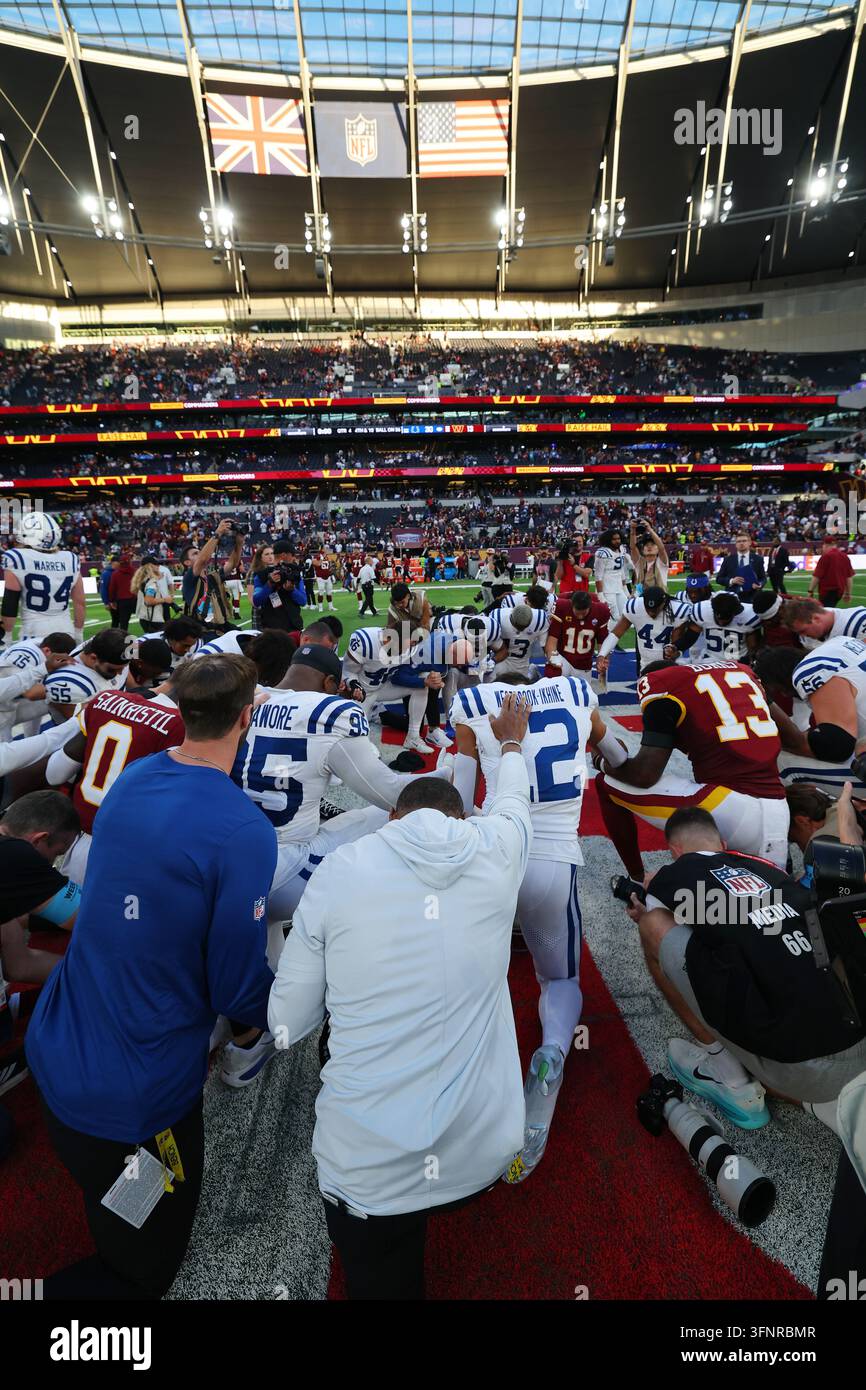 Indianapolis Colts and Washington Commanders players pray together ...