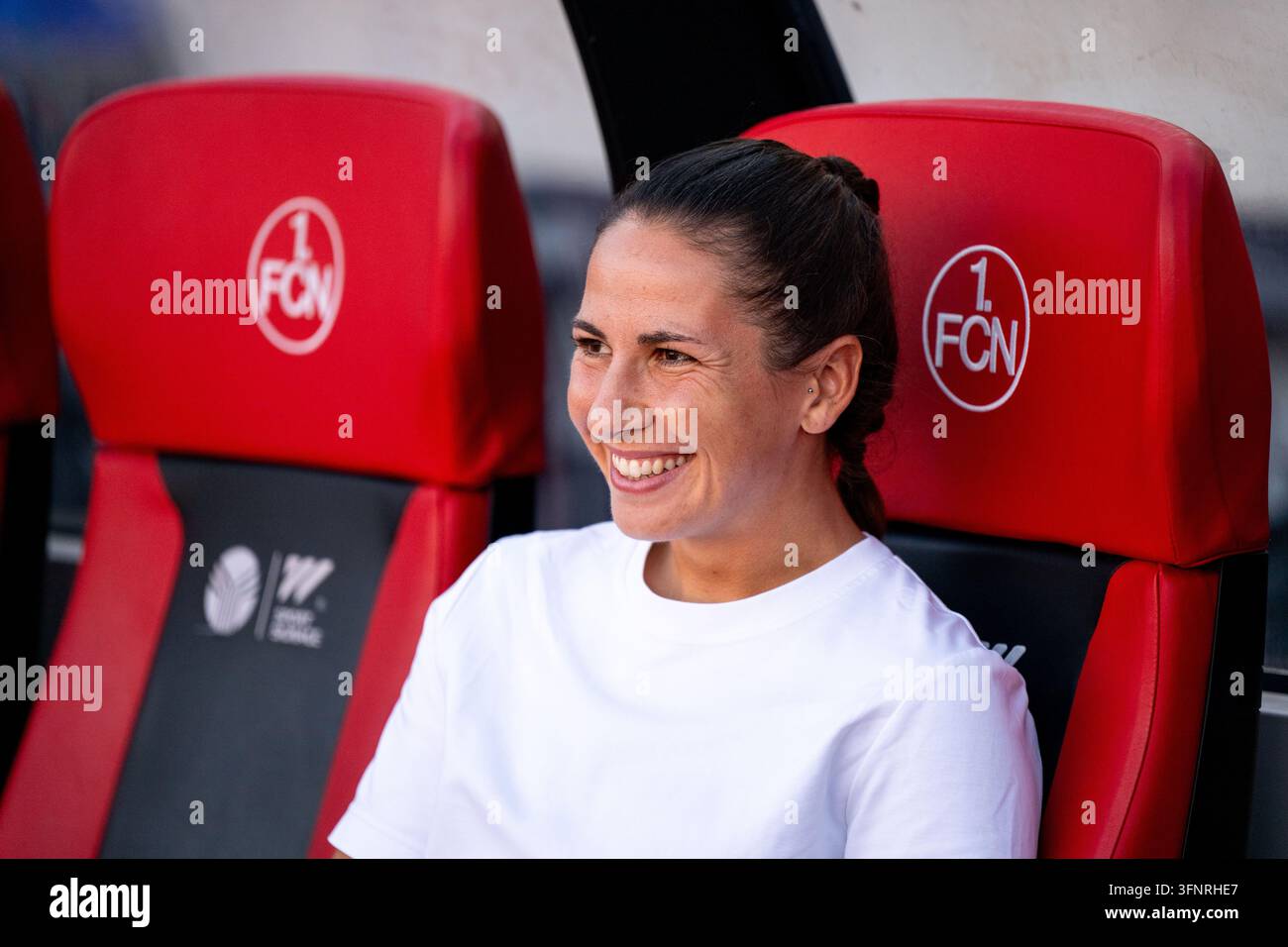 Eva-Maria Virsinger ( Hoffenheim, Coach ) DFB/DFL regulations prohibit ...