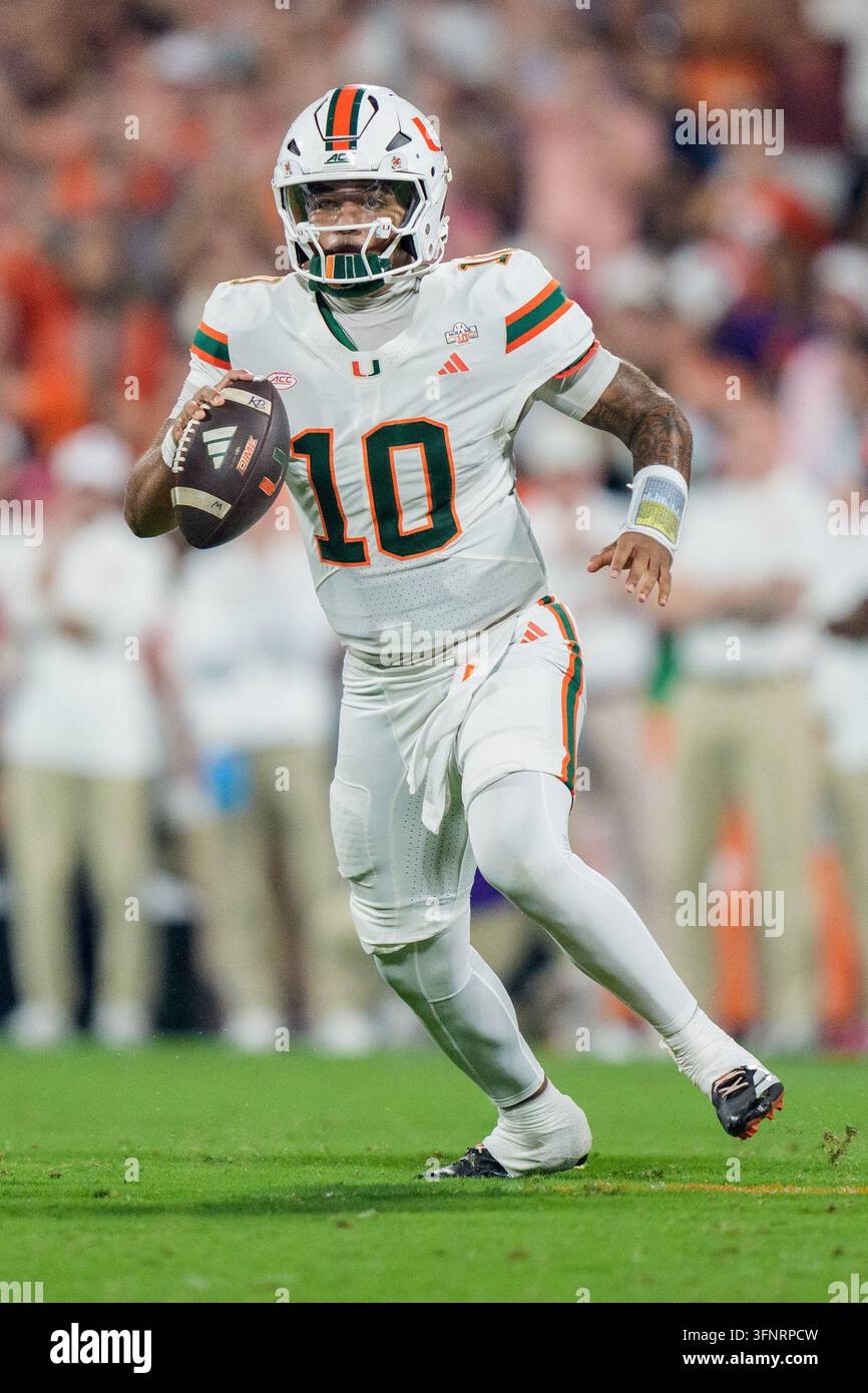 Jacobs Vector Miami quarterback Darian Mensah (10) plays during an NCAA college ...
