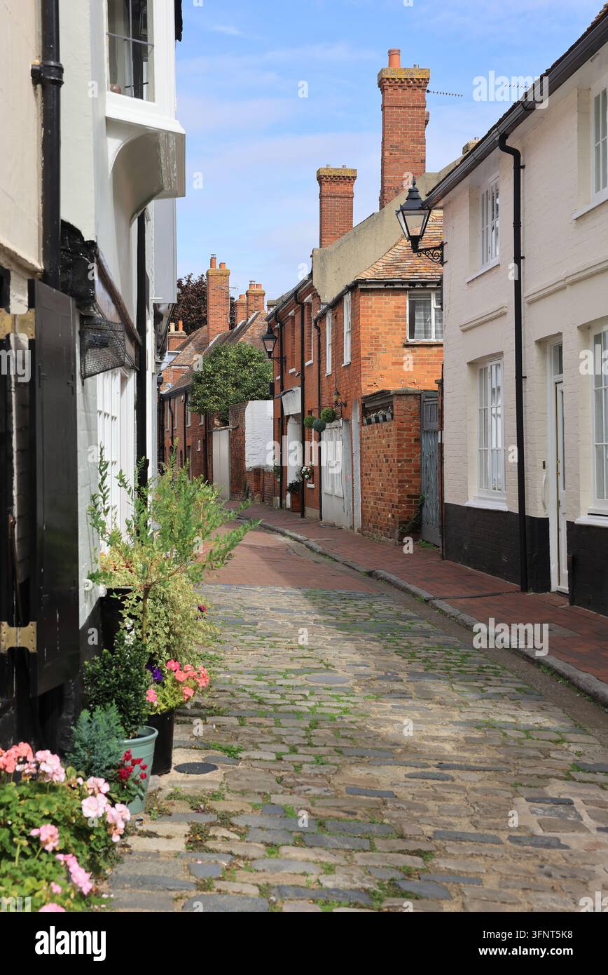 One Column Vector Preet Middle Row, in the historic town of Faversham, in Kent, UK Stock ...