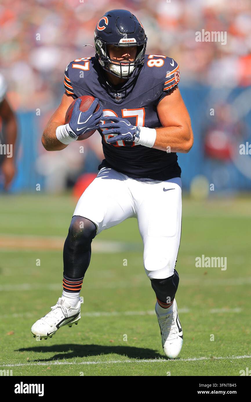 Sam Roush Chicago Bears tight end Sam Roush (87) runs with the ball after making ...