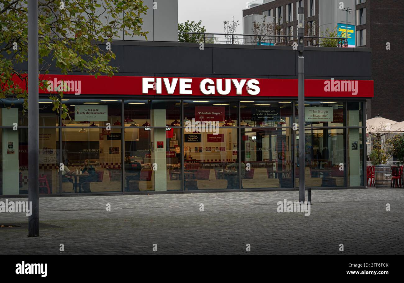 Five Guys - fast food restaurant Stock Photo