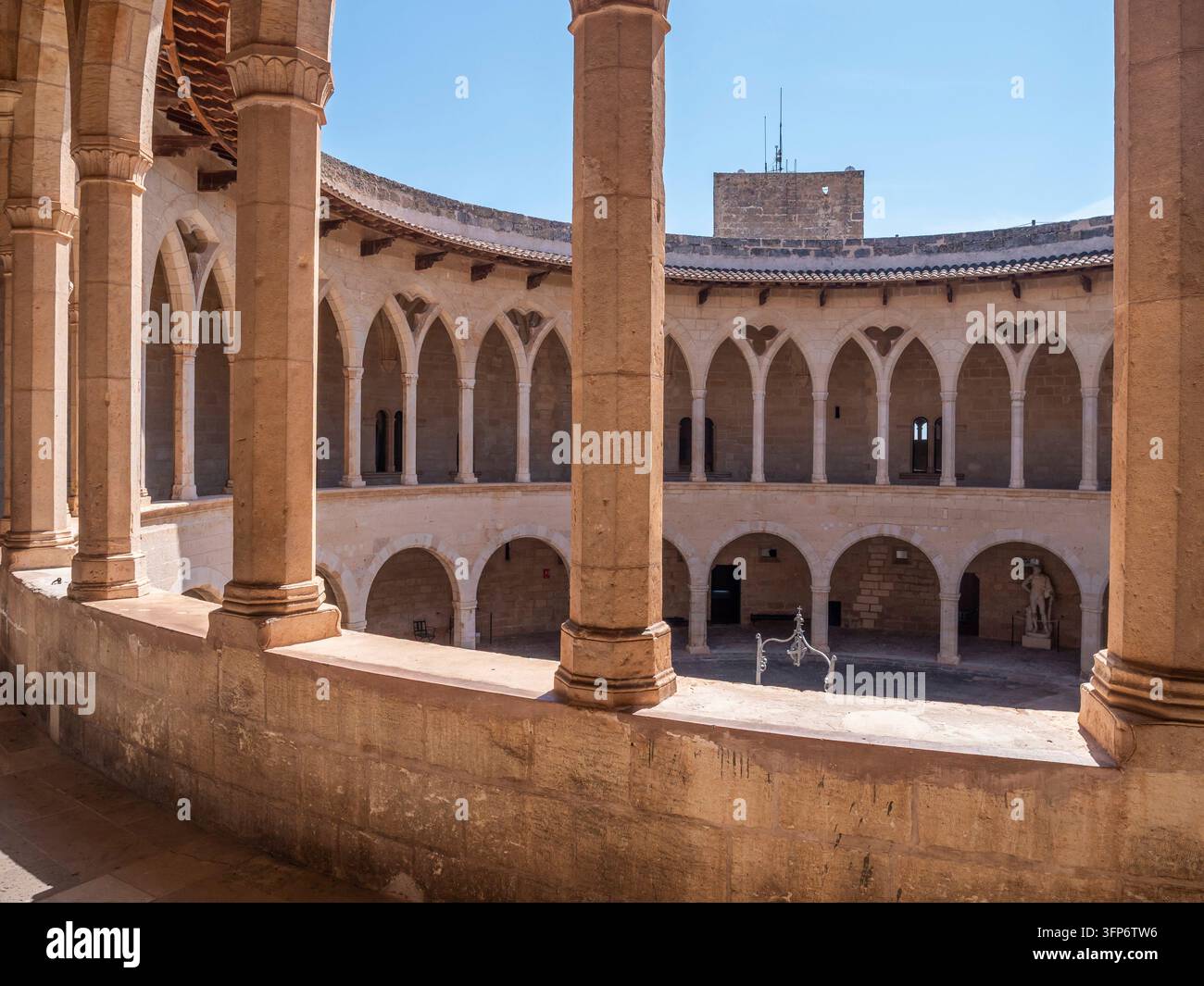 Circular hall surrounded hi-res stock photography and images - Alamy