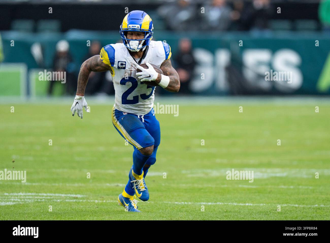 Los Angeles Rams running back Kyren Williams (23) runs with the ball ...