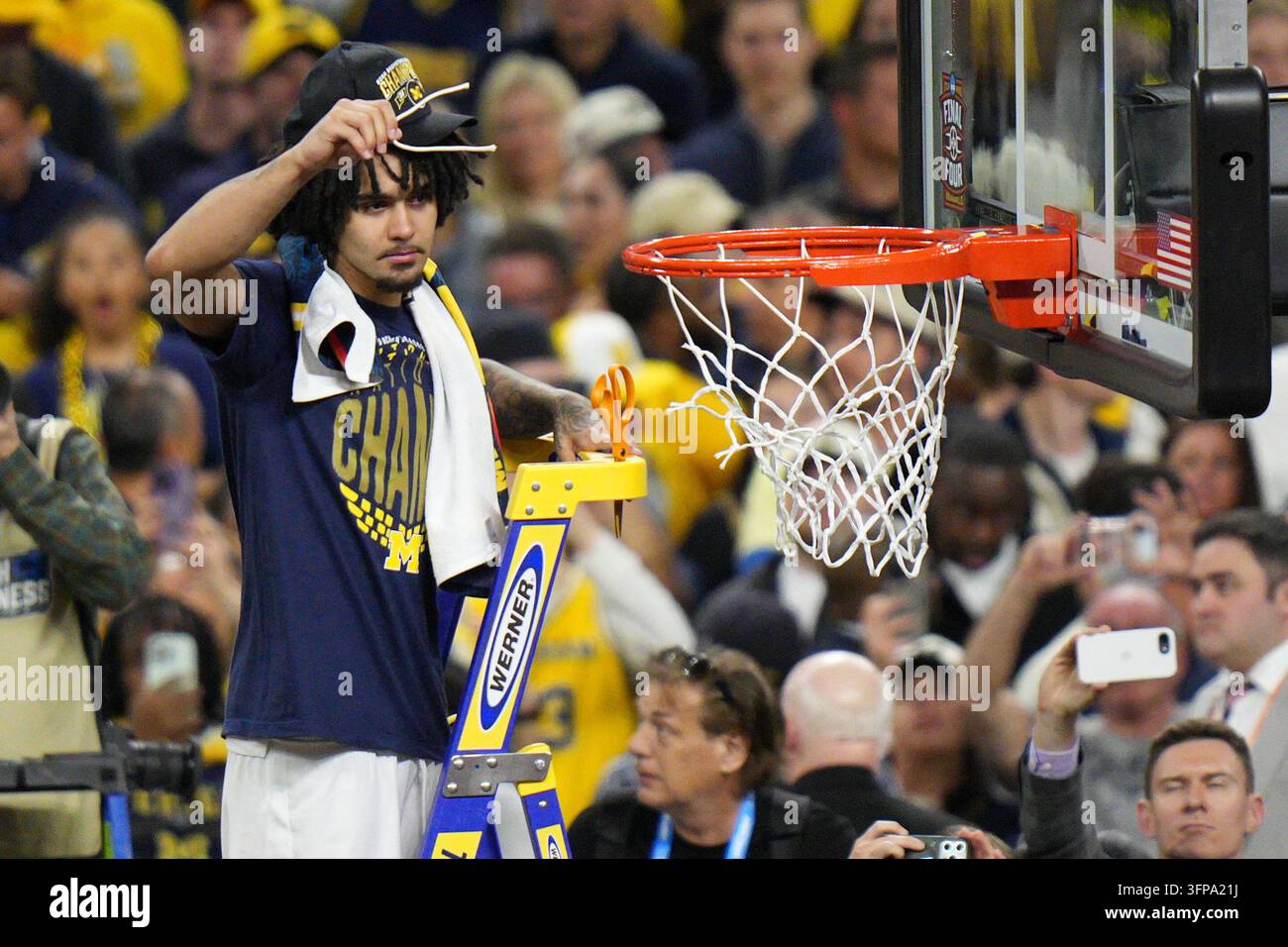 Mi File FILE - Michigan's Elliot Cadeau celebrates after defeating UConn in the ...