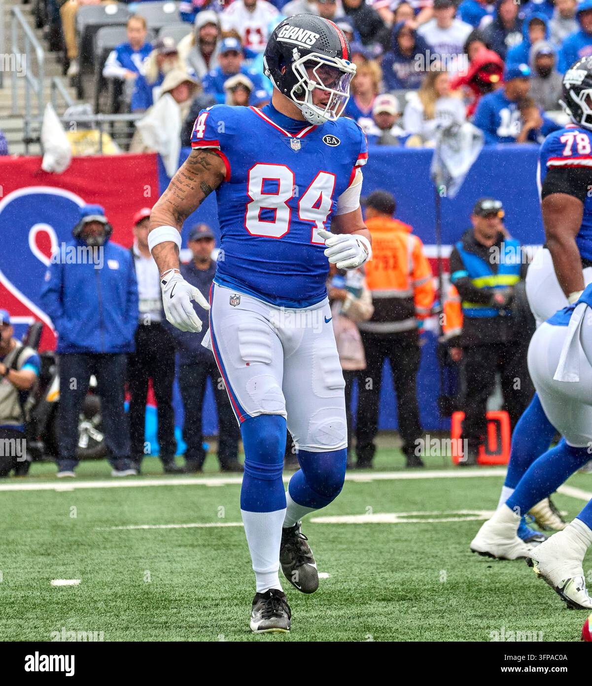 New York Giants tight end Theo Johnson (84) against the Arizona ...