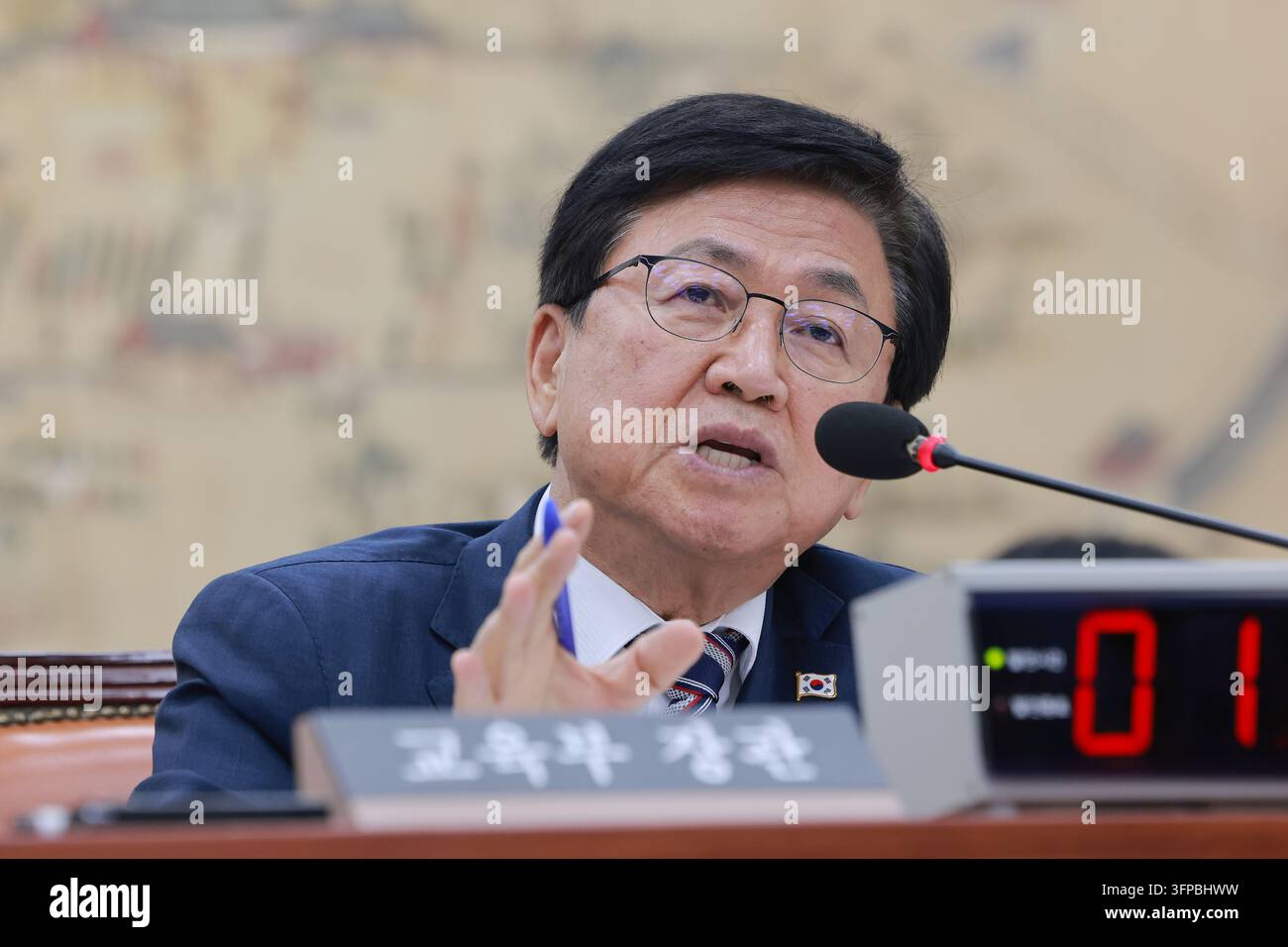 Parliamentary audit of education ministry Education Minister Choi Kyo ...