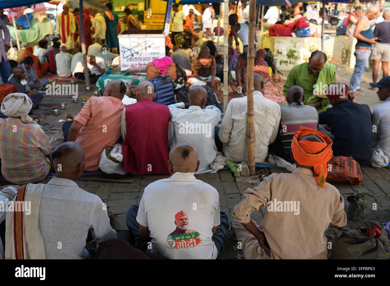 Perform Rituals Hindu devotees perform rituals for the deceased relatives and ancestors ...