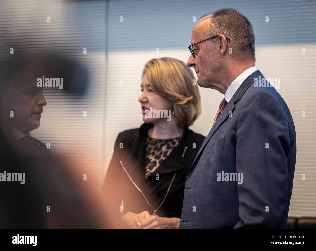 Friedrich Merz CDU, Bundeskanzler, zu Beginn einer Fraktionssitzung in ...