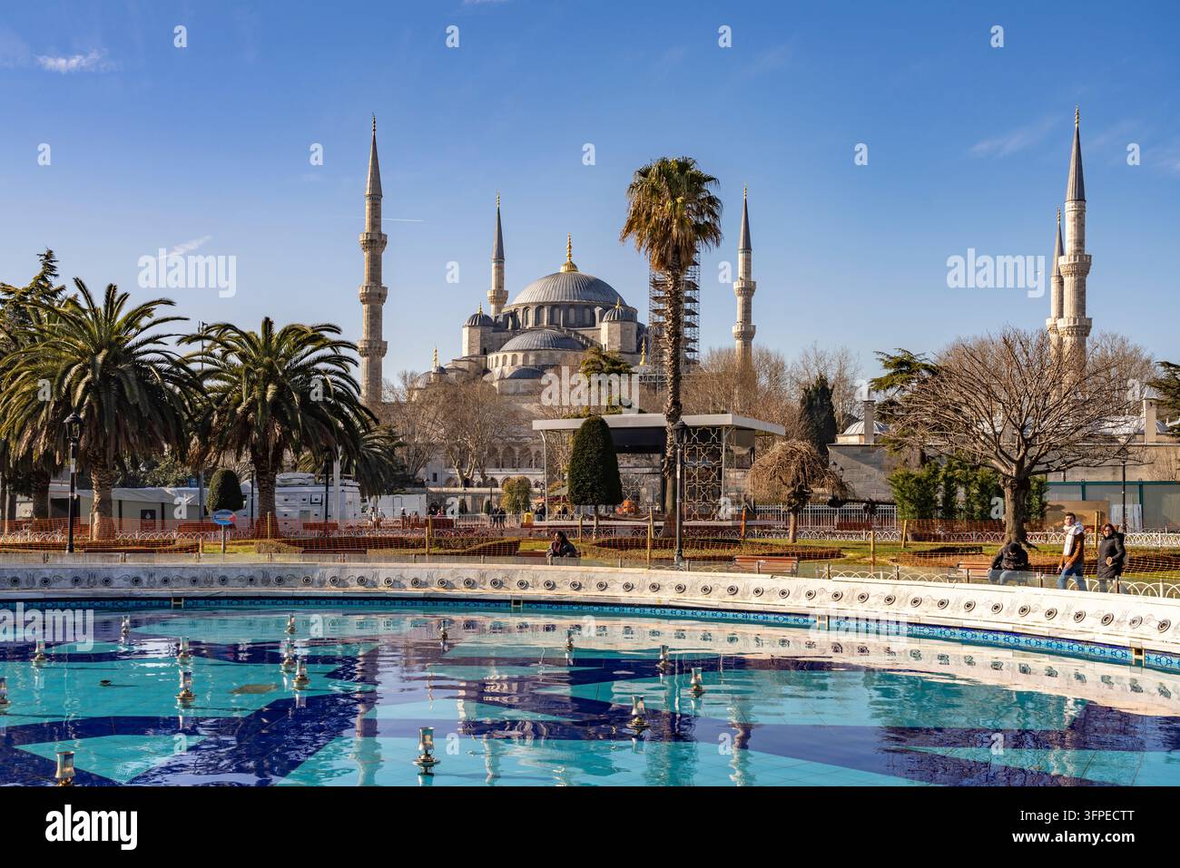Fountain in Sultan Ahmet Park and the Blue Mosque, or Sultan Ahmed Mosque, in Istanbul, Turkey Stock Photo