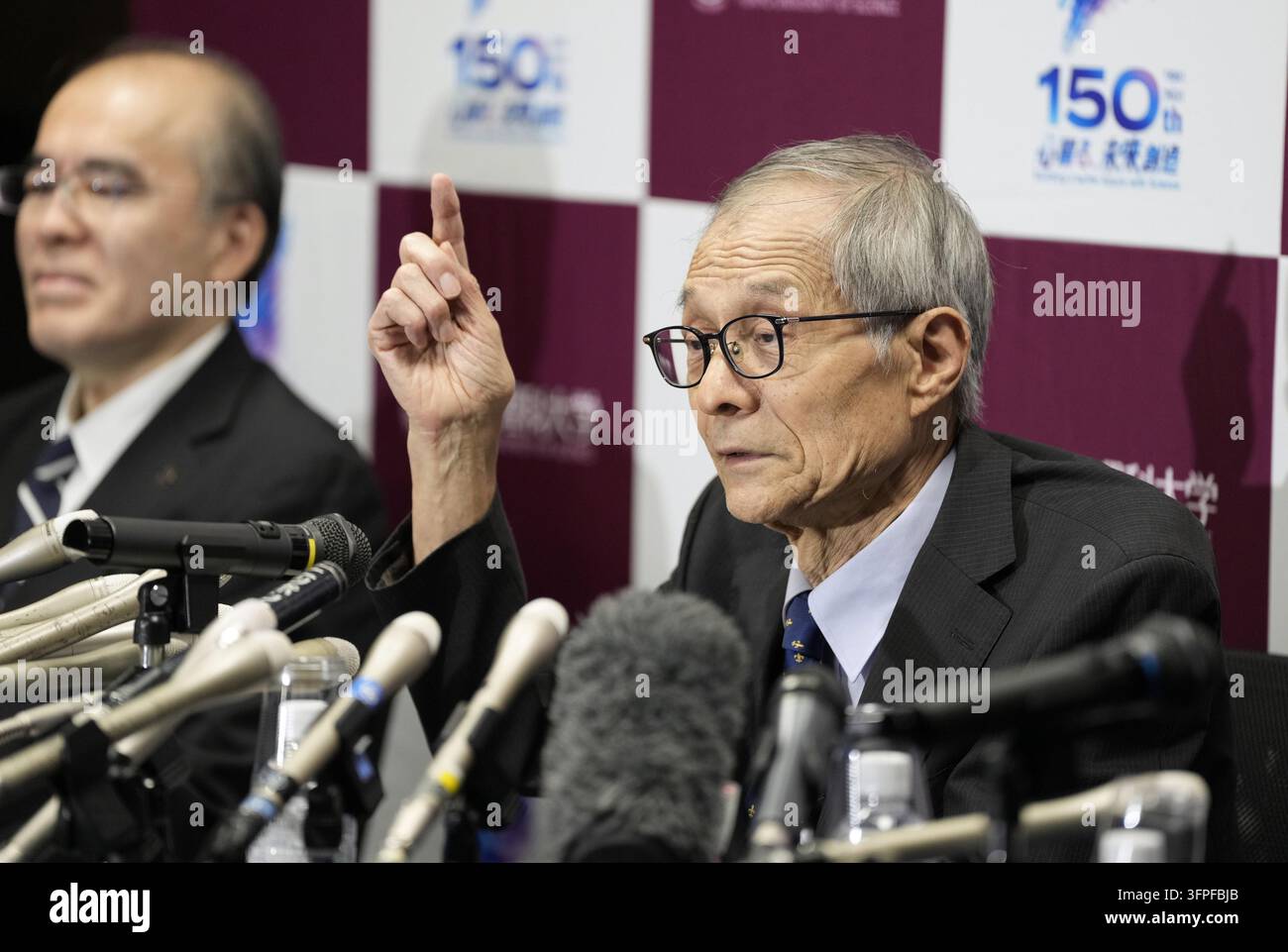 Kenso Soai (R), a professor emeritus at the Tokyo University of Science ...
