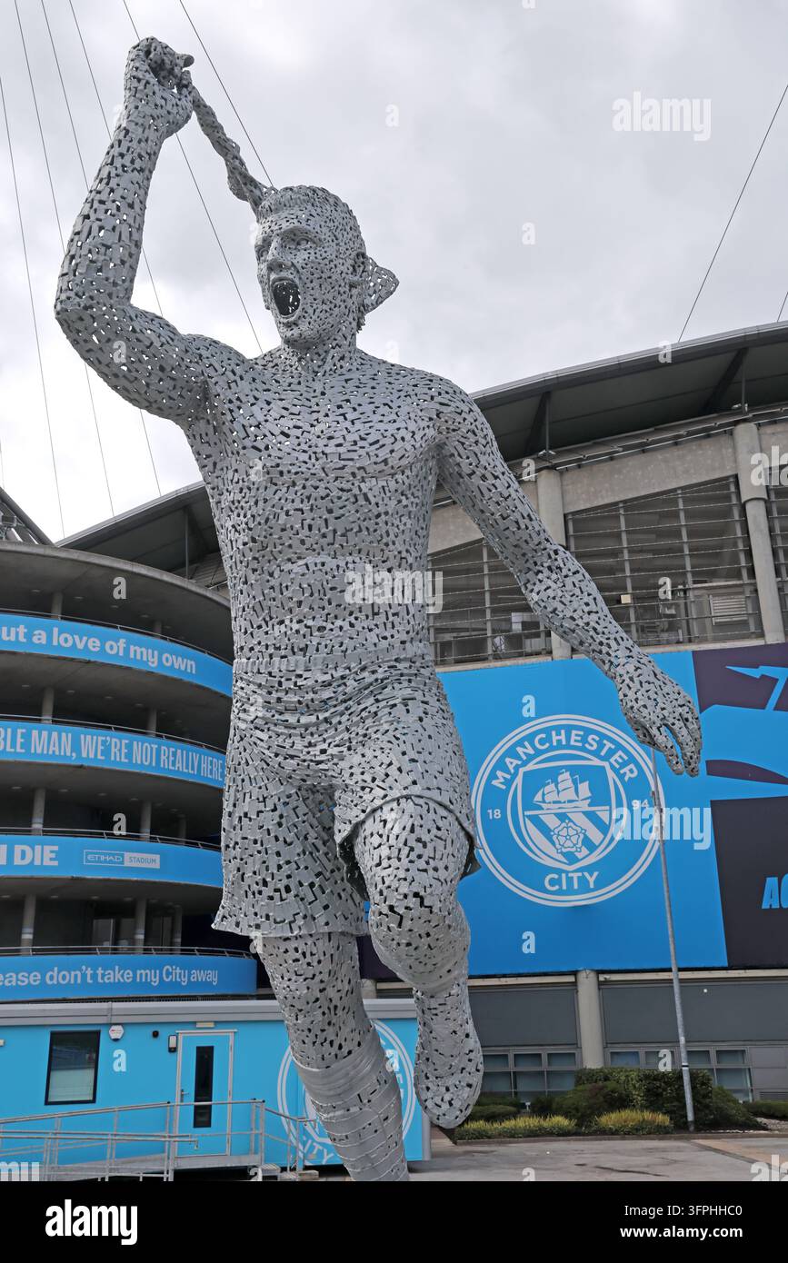 Sergio Agüero football statue outside Manchester City's Etihad Stadium celebrating his famous goal Stock Photo