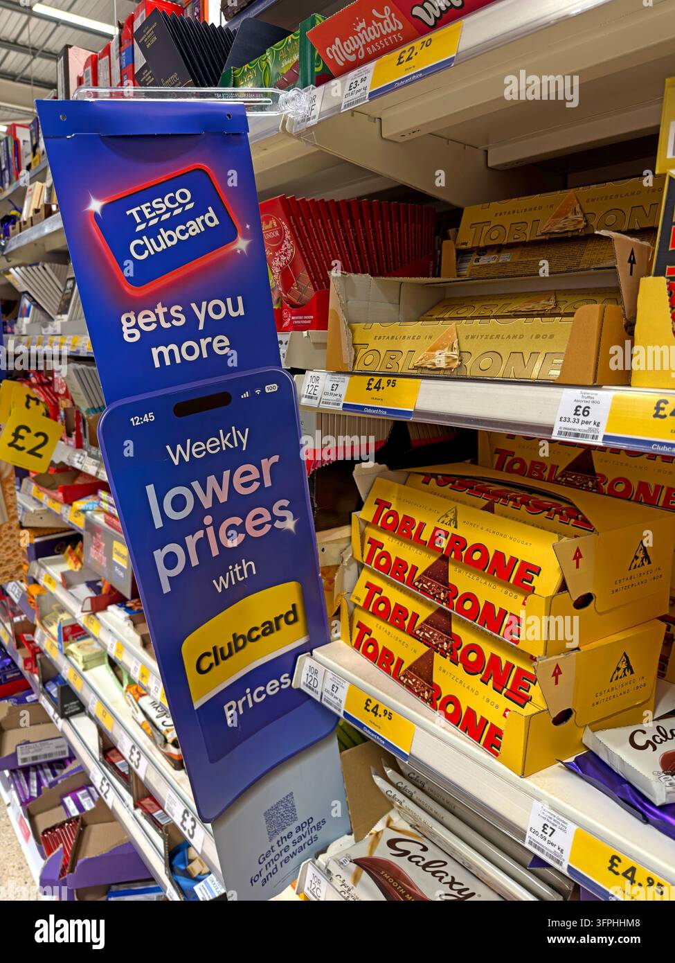 Tesco Clubcard lower prices promoted on supermarket confectionery shelves Stock Photo