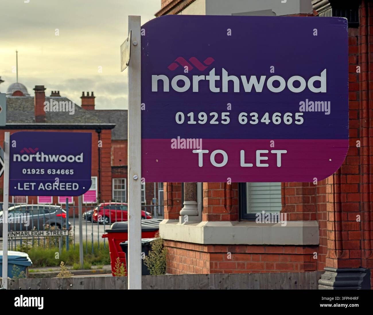 Northwood To Let and Let Agreed estate agency signs outside homes in Warrington Stock Photo
