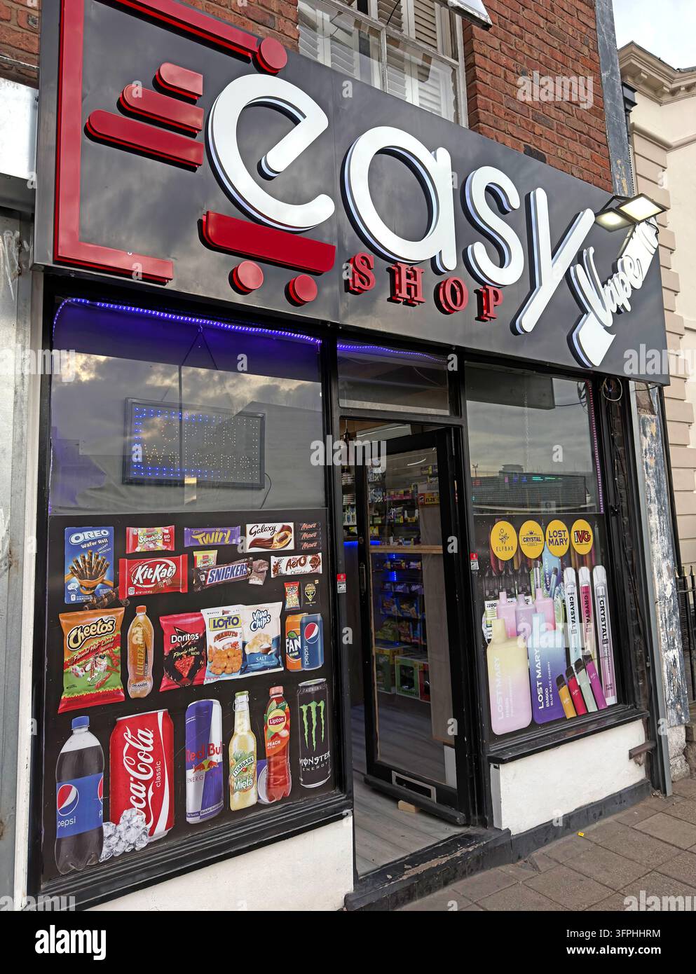 Easy Vapeshop e-cigarette retailer trading from a shopfront on Winwick Road in Warrington Stock Photo