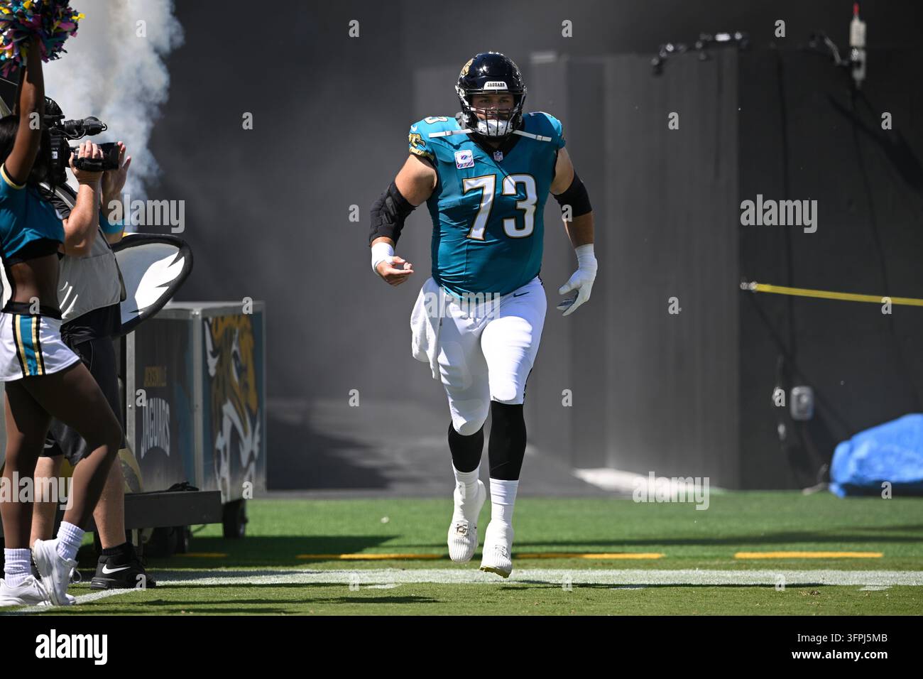 Inftroductions Jacksonville Jaguars center Robert Hainsey (73) runs onto the field ...