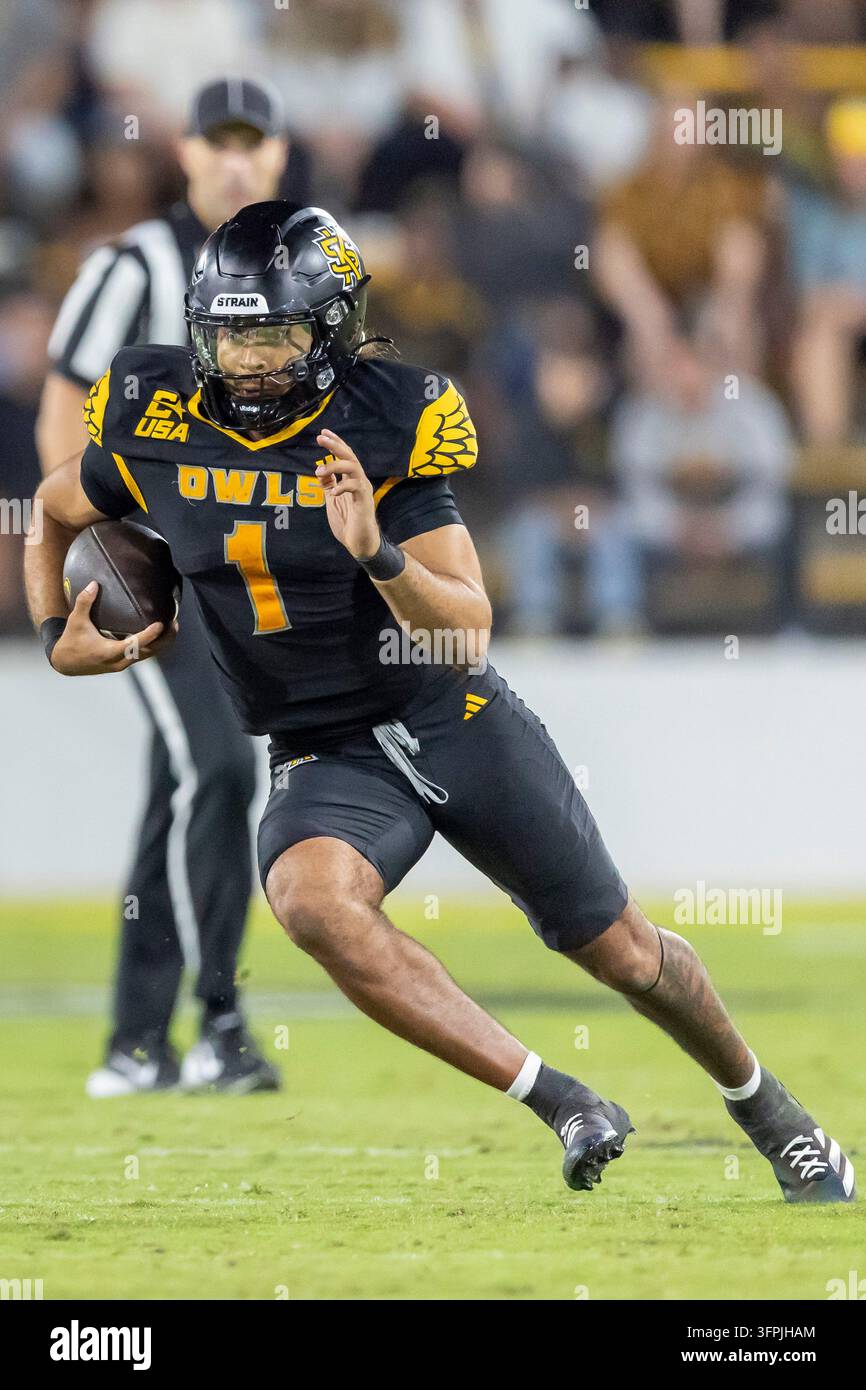 Kennesaw State quarterback Rickie Collins (1) runs the ball against ...