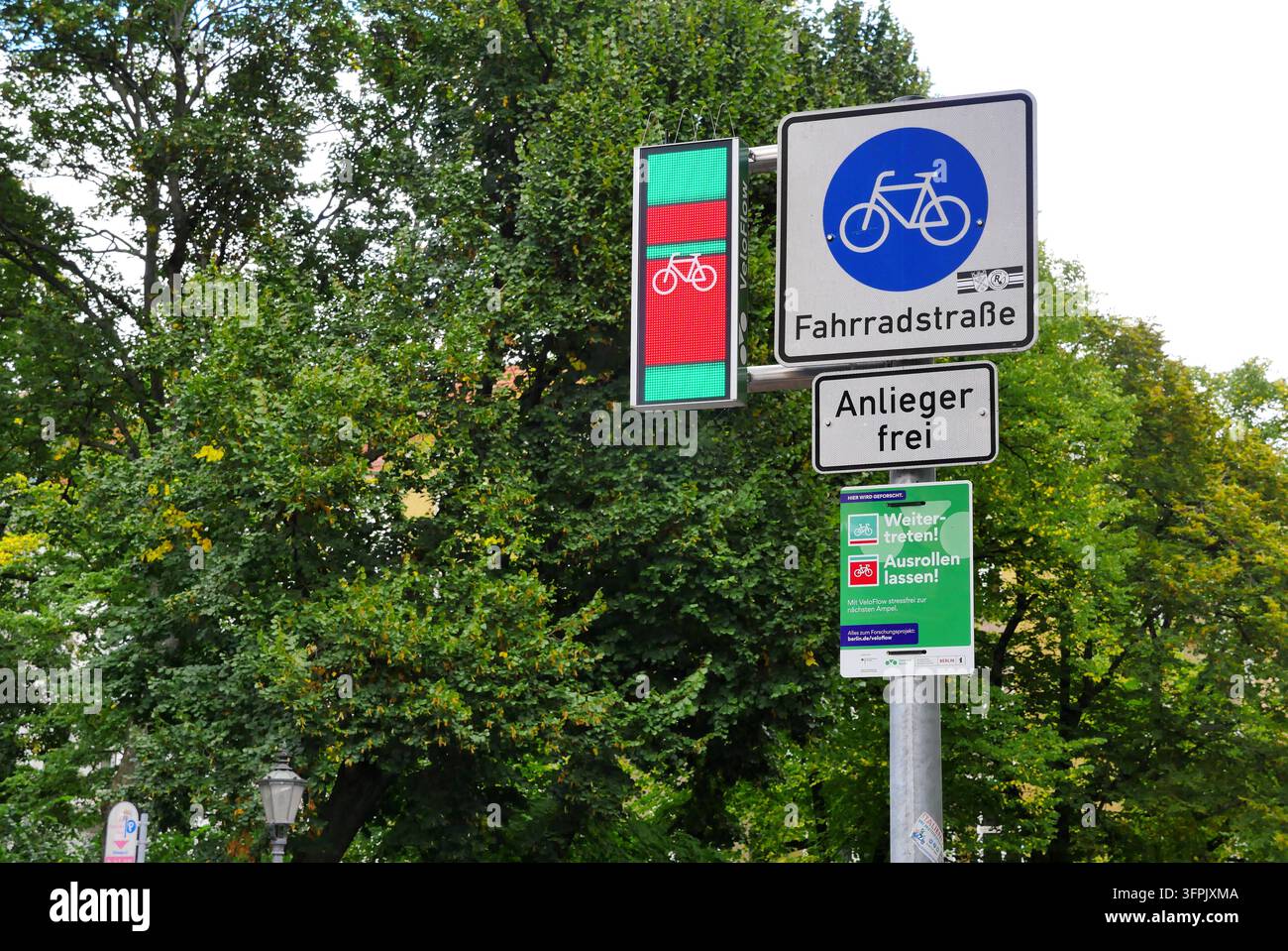 Signal Vector Image 06.10.2026, Berlin - Deutschland. Signal für Radfahrende: ausrollen ...