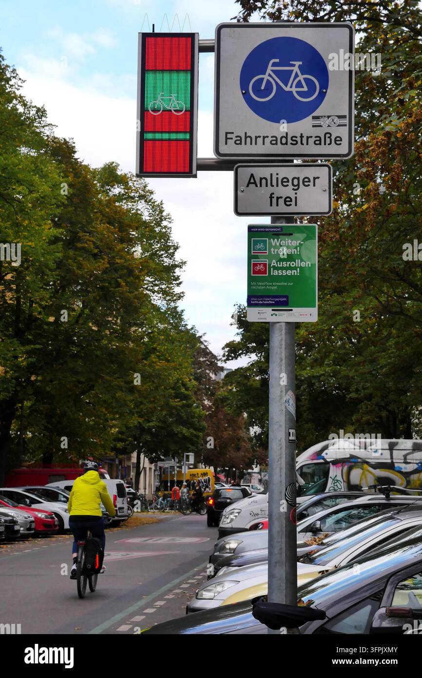 Signal Vector Image 06.10.2026, Berlin - Deutschland. Signal für Radfahrende: ausrollen ...