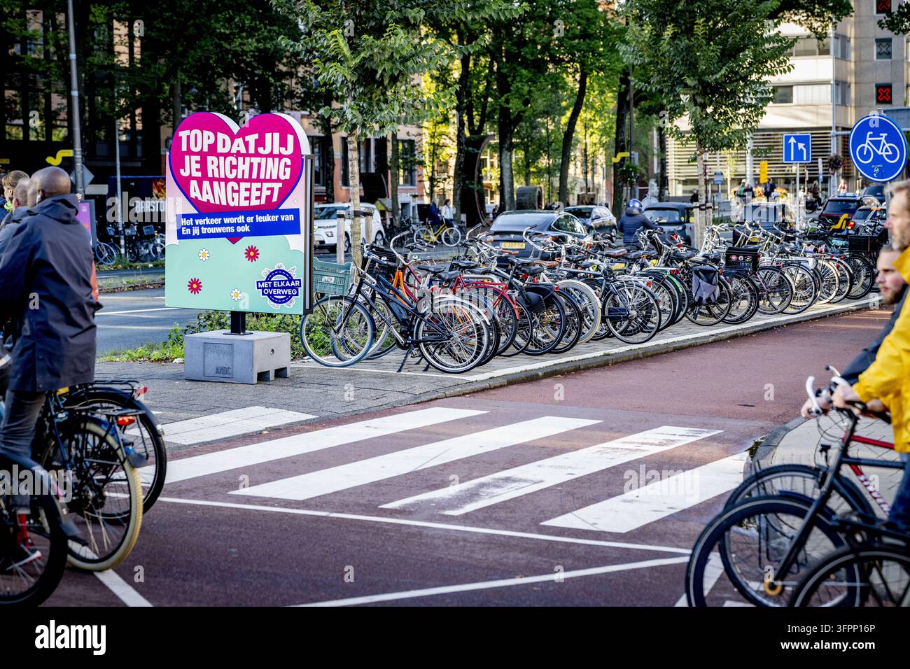 8 Sign Direction AMSTERDAM - Great that you indicate your direction on a bike path sign ...