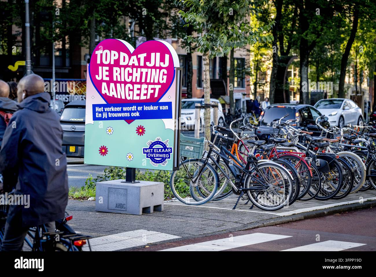 8 Sign Direction AMSTERDAM - Great that you indicate your direction on a bike path sign ...