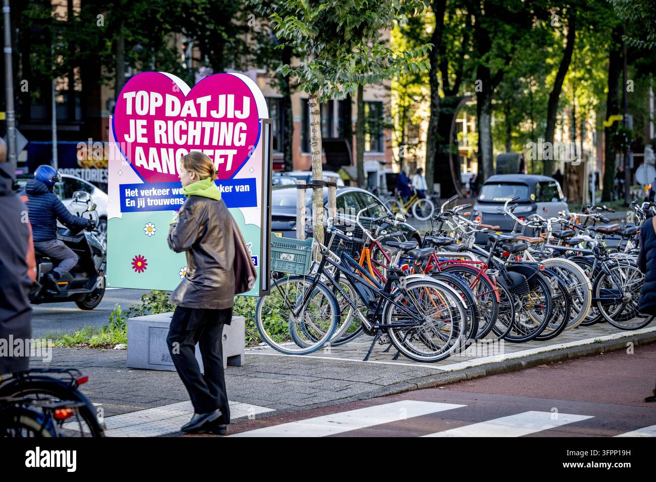 8 Sign Direction AMSTERDAM - Great that you indicate your direction on a bike path sign ...