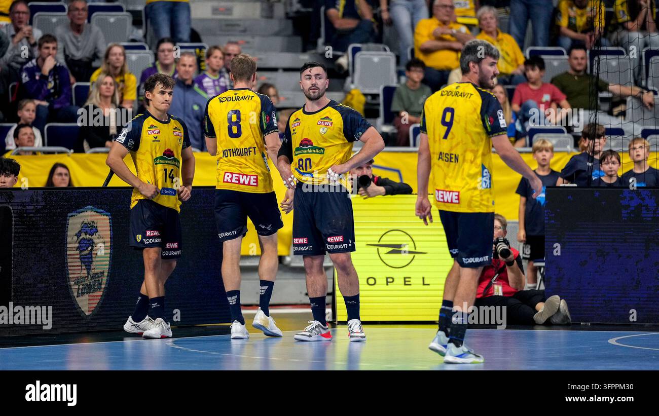 Se Rnl File from left: Gino Steenaerts (RNL, 14), Tim Nothdurft (RNL, 8), Jannik ...