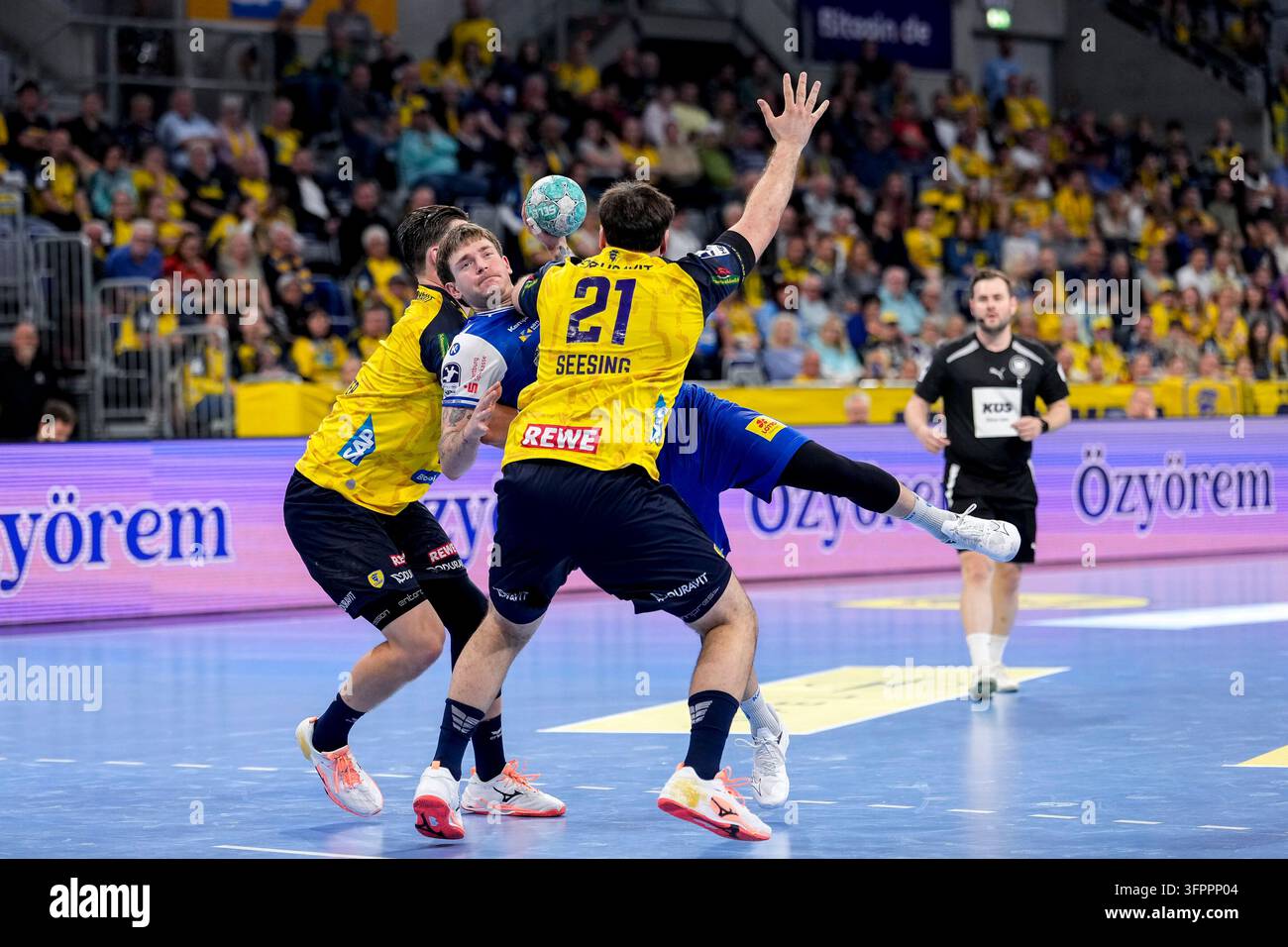 Se Rnl File from left: Robert Timmermeister (RNL, 7), Elias Scholtes (ThSV, 4 ...