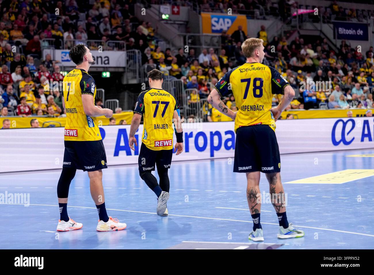 Se Rnl File from left: Robert Timmermeister (RNL, 7), Dani Baijens (RNL, 77), Edwin ...