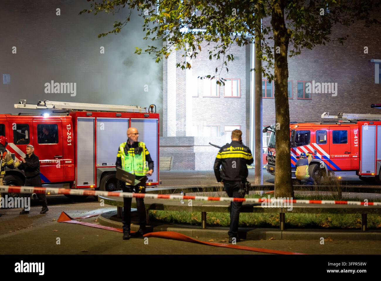 Amsterdam - The fire department is currently present with numerous fire ...