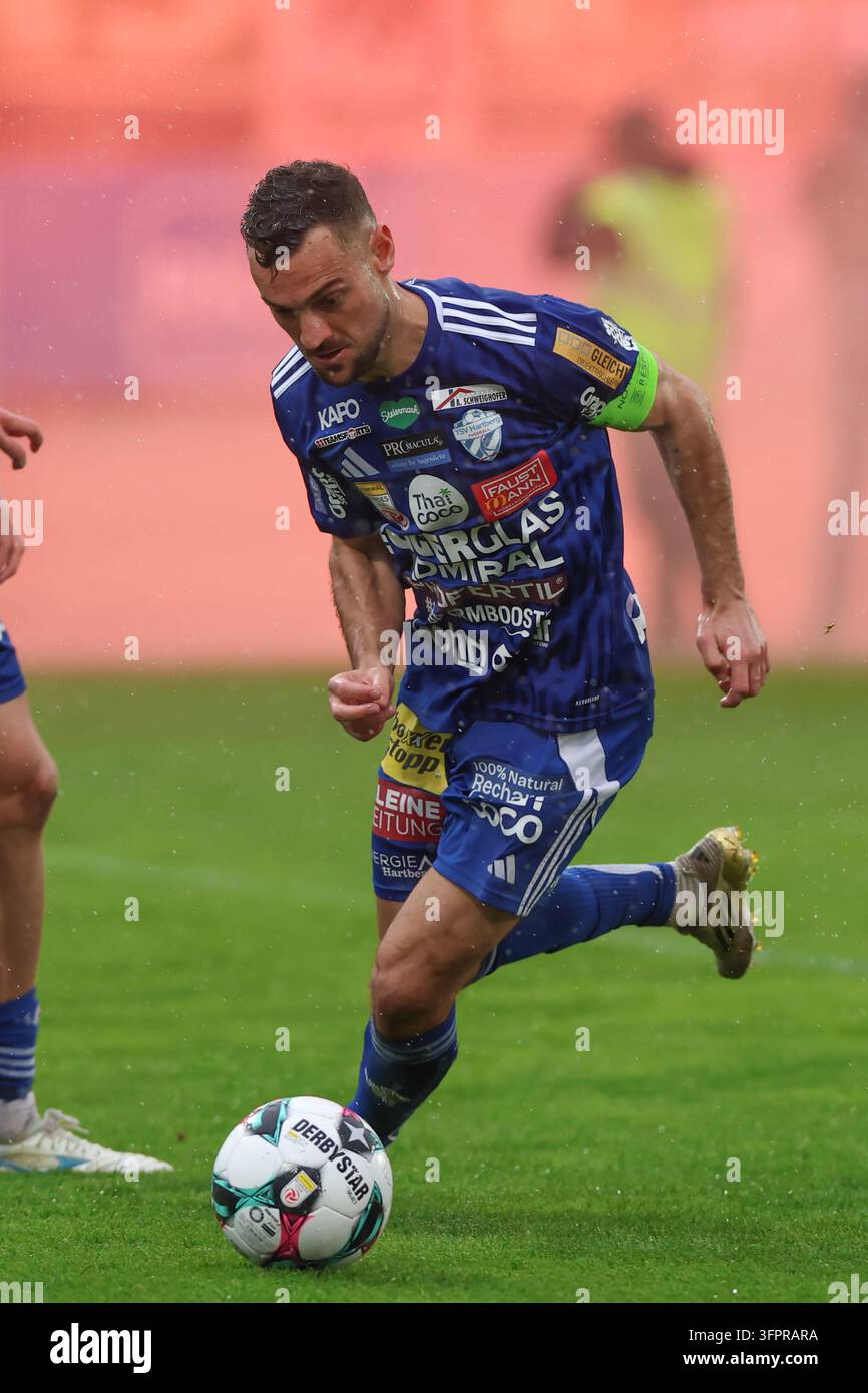 Sign Modle Image Hartberg, Austria, 19.Apr.26 - SOCCER - ADMIRAL Bundesliga, TSV Egger ...