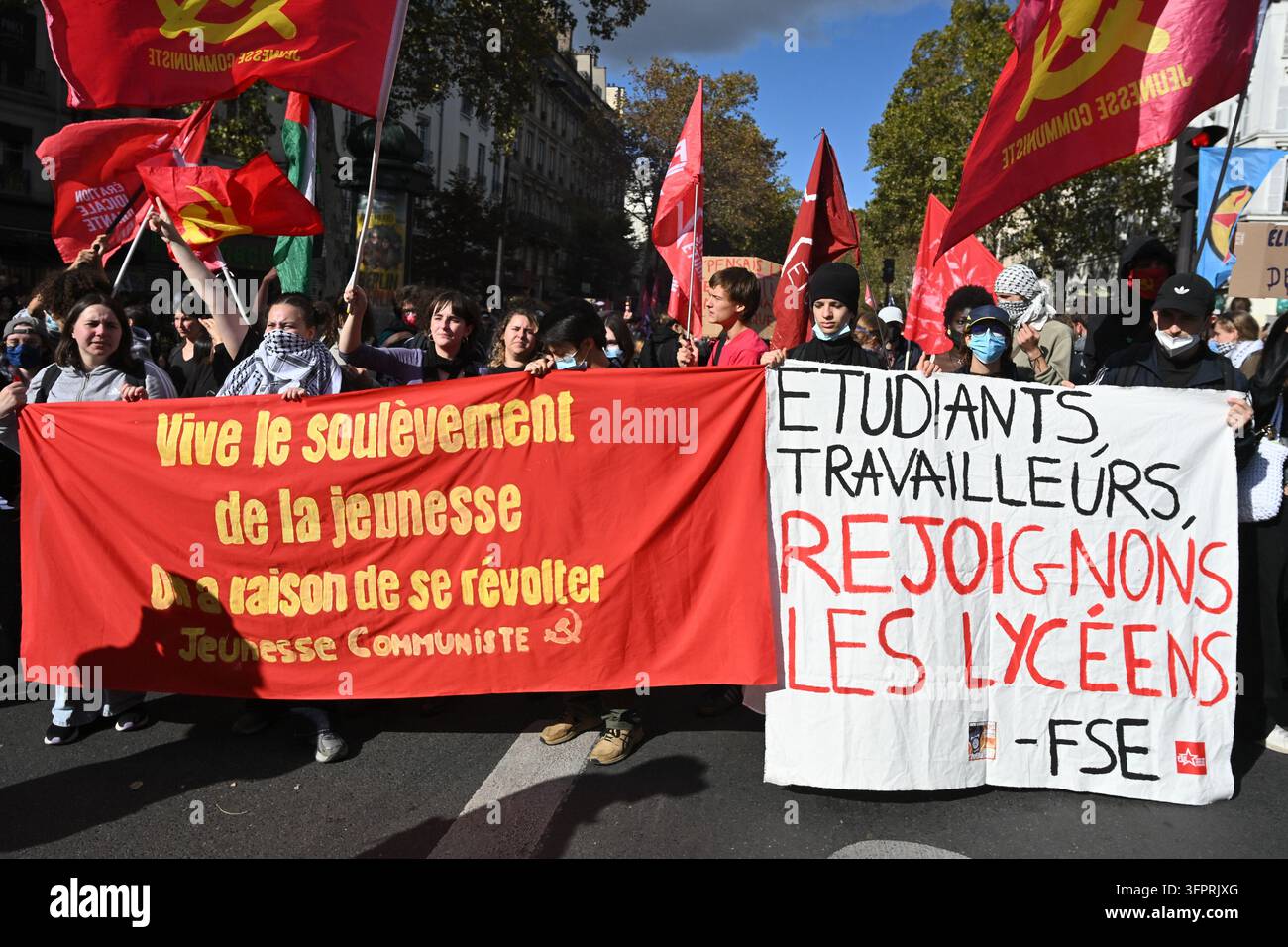 Union Statues Students peacefully occupy the Bastille statue during the Student, High ...