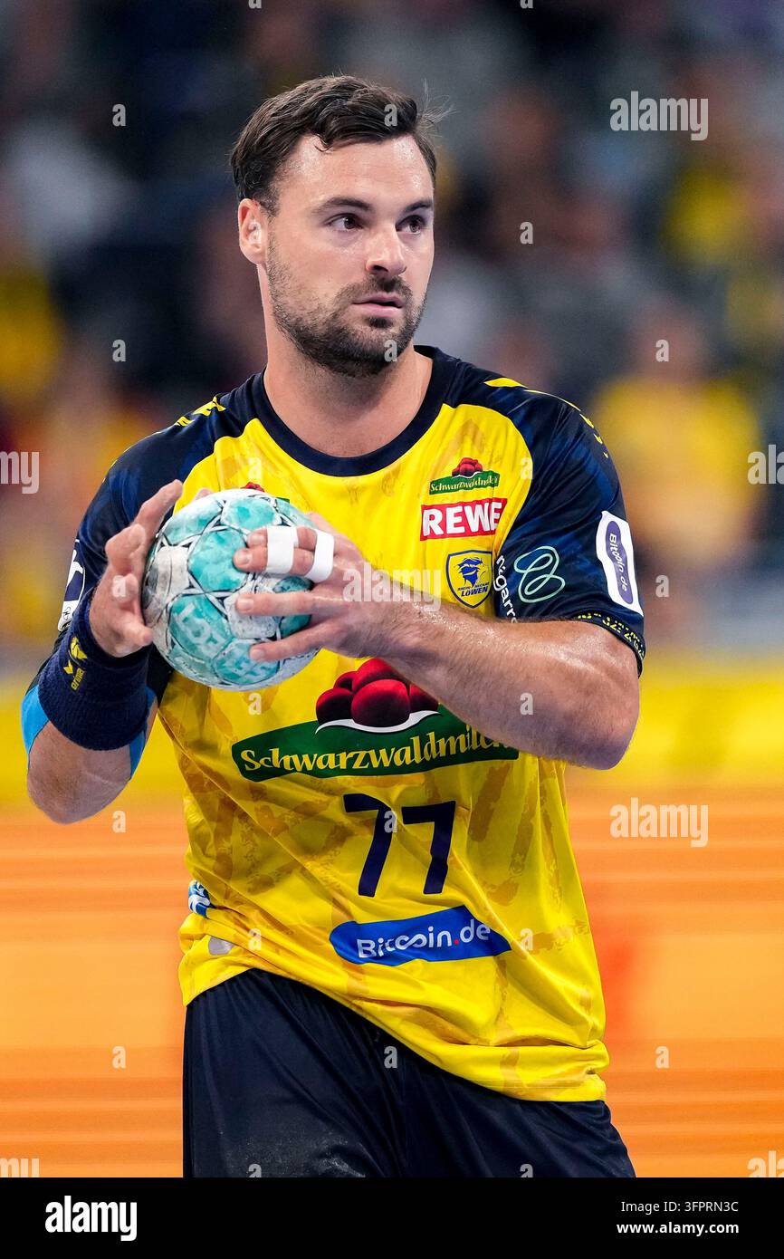 Se Rnl File Dani Baijens (RNL, 77), with the ball, single image, individual photo ...