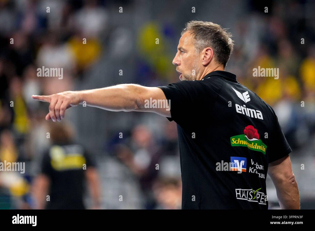 Se Rnl File Maik Machulla (coach, head coach, RNL), gives instructions, gestures ...